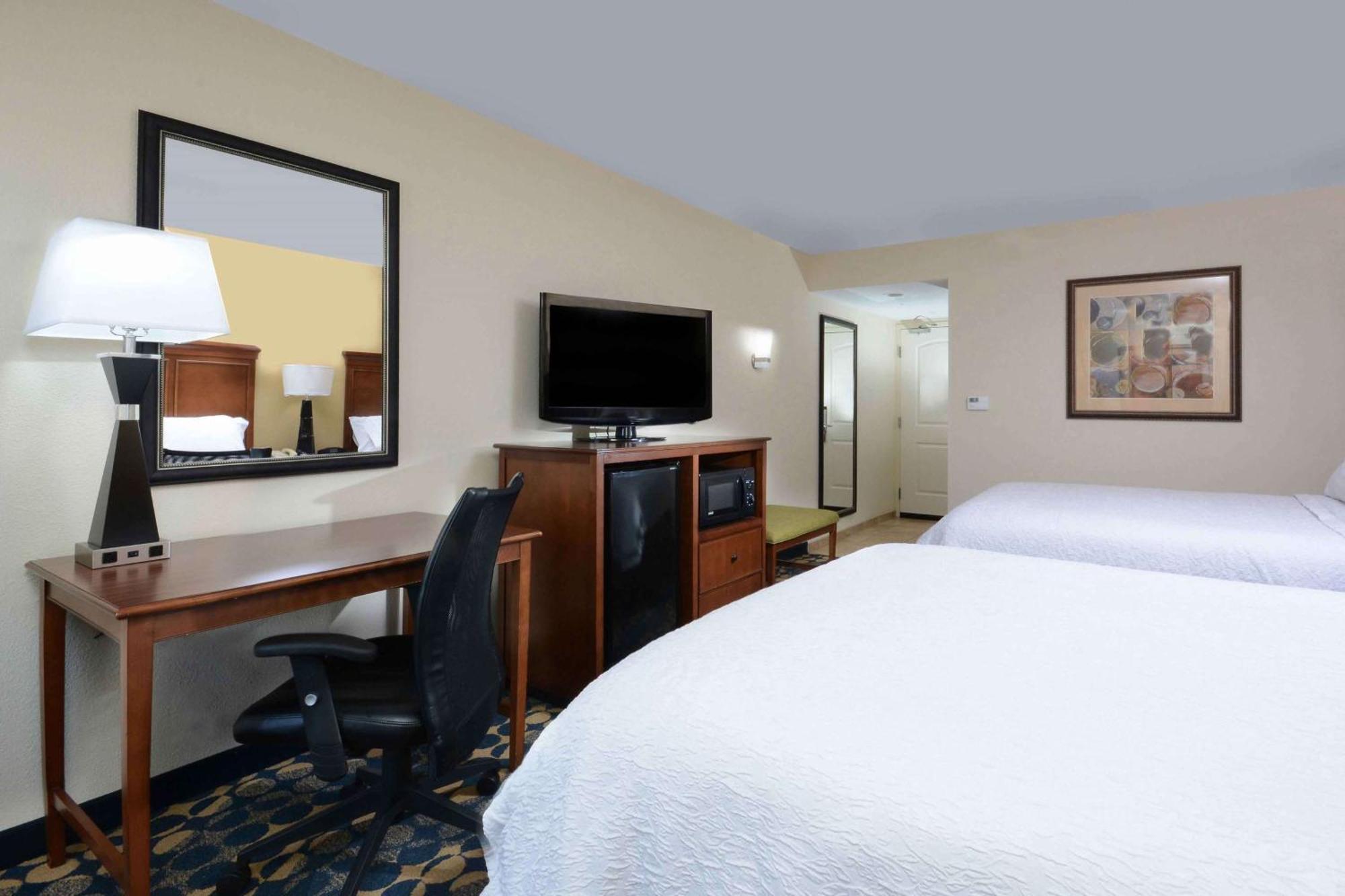 Hampton Inn Fayetteville Fort Bragg Exterior photo