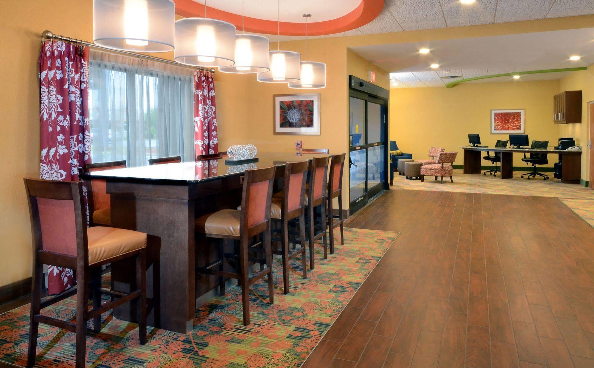 Hampton Inn Fayetteville Fort Bragg Exterior photo